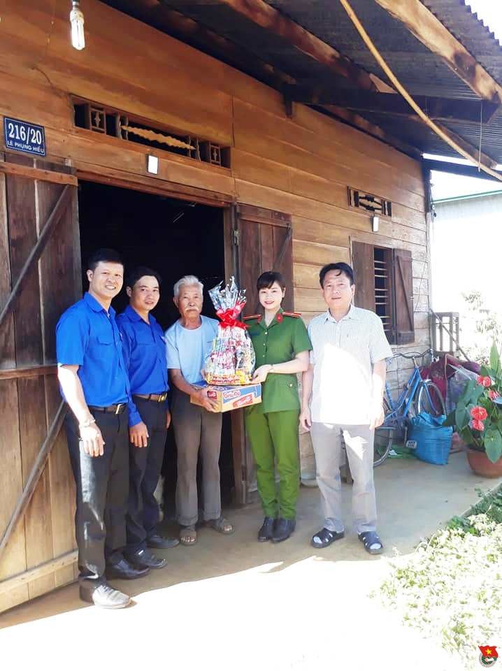 Đoàn phường Lộc Tiến với các hoạt động thăm hỏi, tặng quà tết 2019