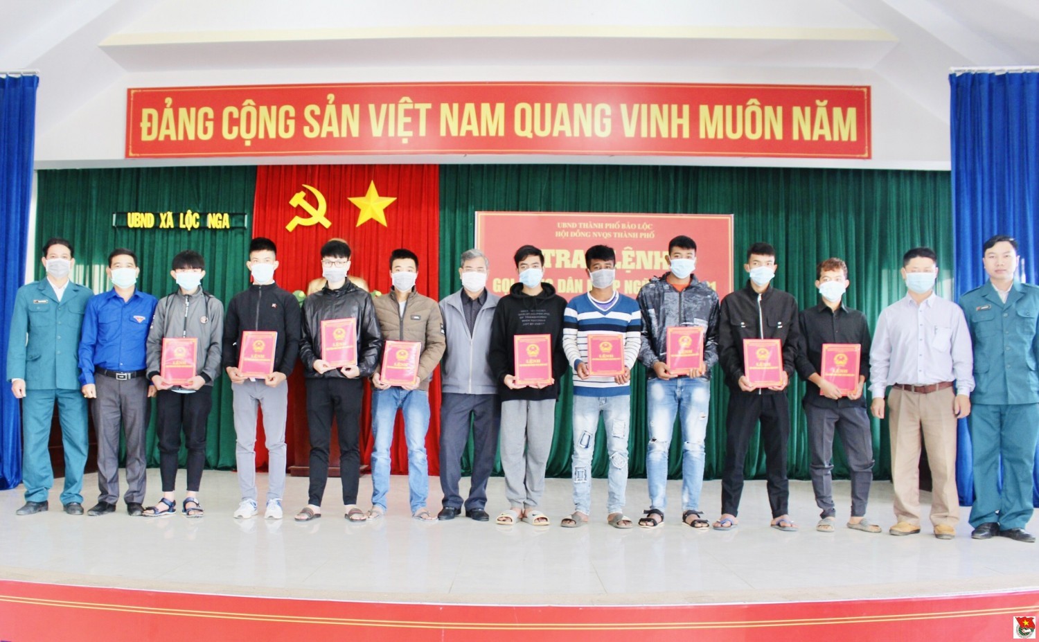 Bảo Lộc: Trao lệnh gọi nhập ngũ cho thanh niên trúng tuyển nghĩa vụ quân sự năm 2021