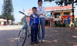 Liên đội Tân Sơn: Trao xe đạp đến trường cho Học sinh khó khăn