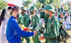 Thành phố Bảo Lộc tổ chức lễ giao, nhận quân năm 2021.