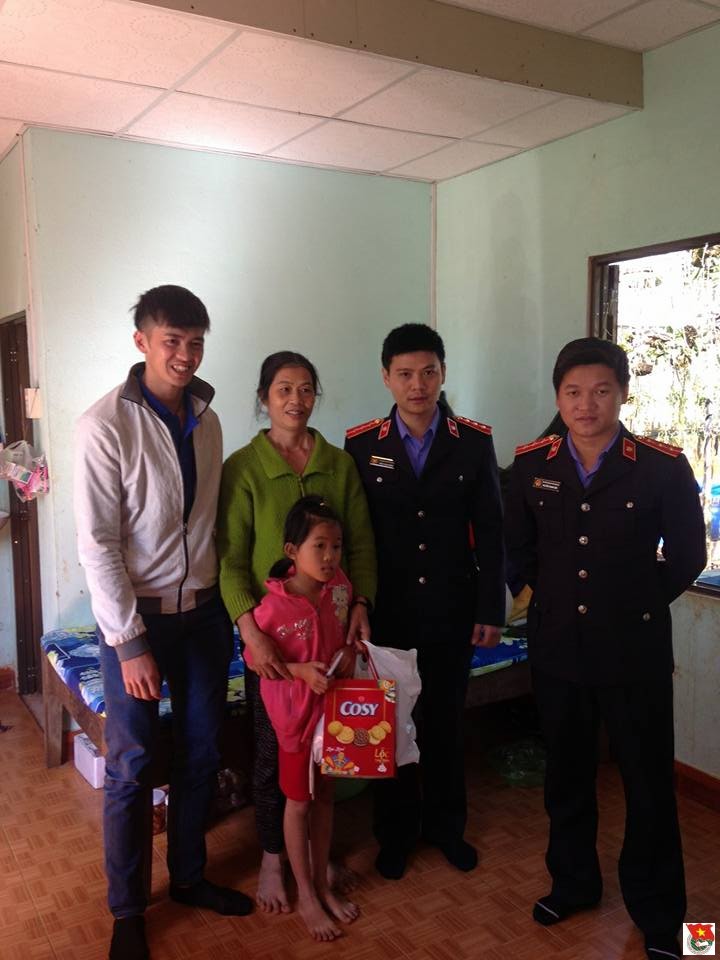 Chi đoàn viện kiểm sát thăm và tặng quà chúc tết cho hai học sinh có hoàn cảnh khó khăn tại trường TH Lộc Châu!